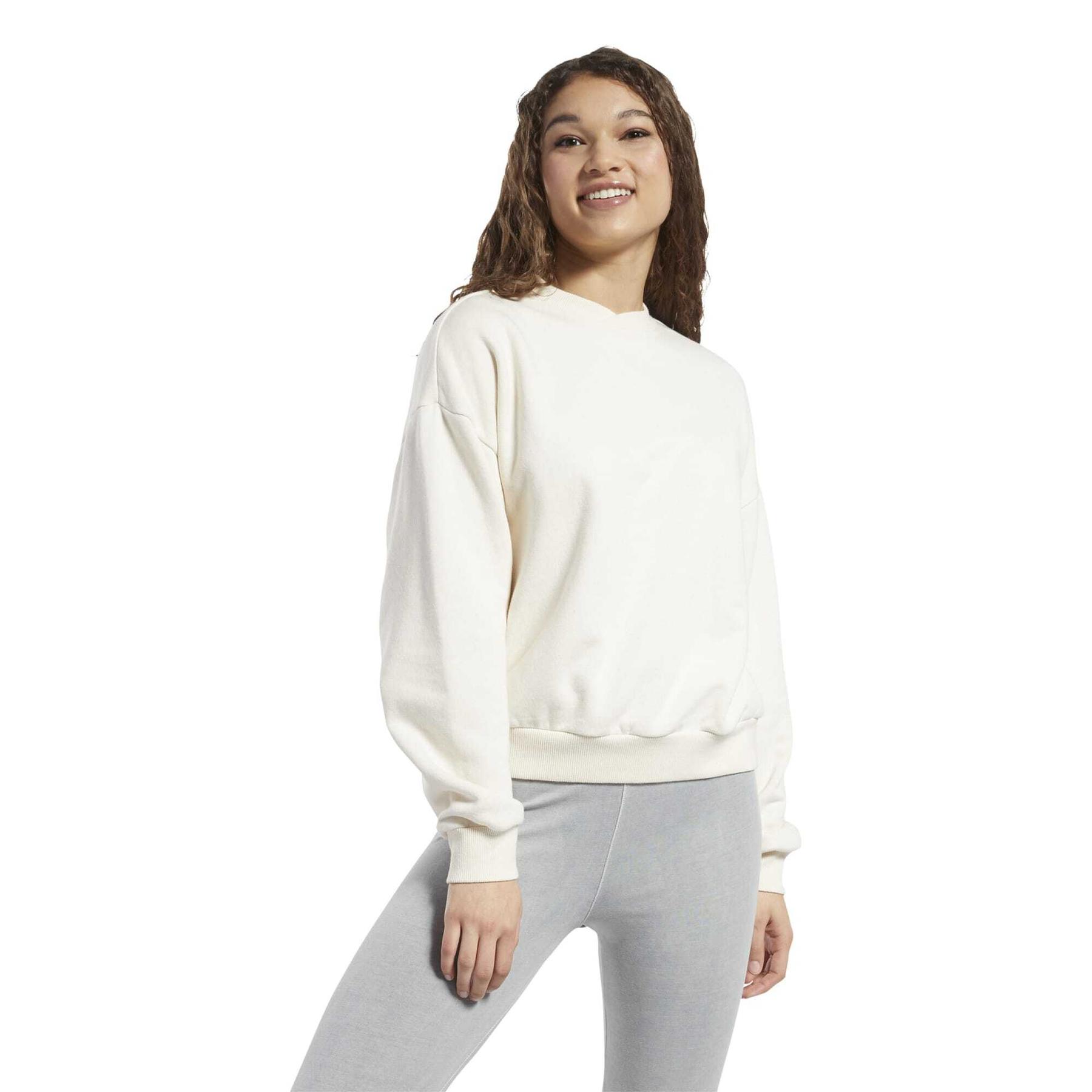 product/r/e/reebok-classics_hh9696_3_apparel_on_model_standard_view_white.jpg
