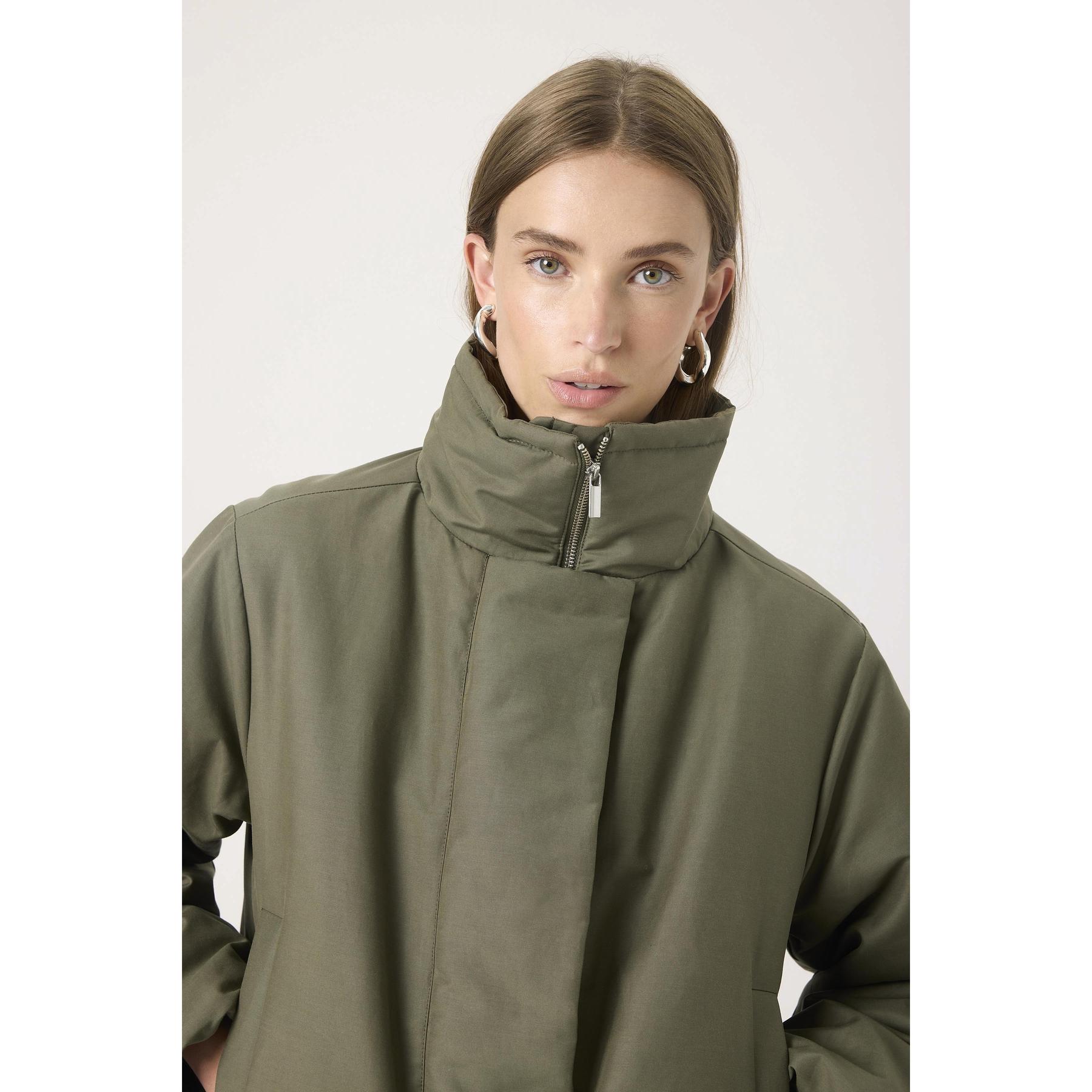product/s/o/soaked-in-luxury_30408255-190511_9.jpg