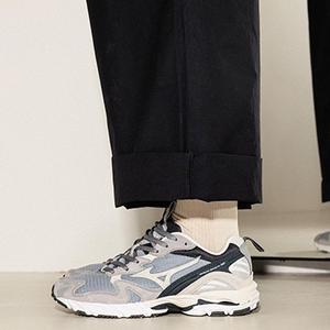 Sneakersy