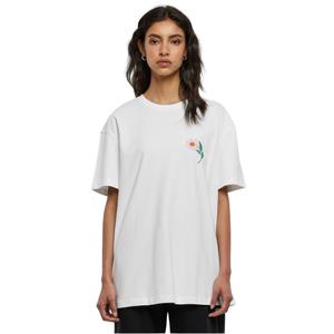 be023-00220-damski-oversizowy-t-shirt-typu-boyfriend-days-beyond-choose-kindness-bialy