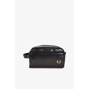 fpl7311-774-powlekana-poliestrowa-kosmetyczka-fred-perry-wash-bag-czarny-zloty-tu