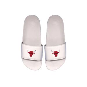 375433-10-intbullsprimary-blanc-rouge-noir-klapki-chicago-bulls-motto-bialy-czerwony-czarny