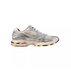 d1ga243103-sneakersy-mizuno-wave-rider-10-snieznobialy-silvercloud-chicorycoffe