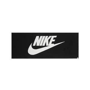 hf9405-010-recznik-nike-club-pool-czarny-bialy-tu