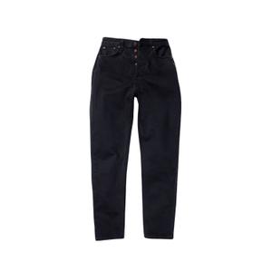 114246-dzinsy-damskie-nudie-jeans-breezy-britt-postarzana-czern