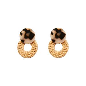 17135699-4150859-kolczyki-damskie-pieces-bree-bialy-dym-natura-tu
