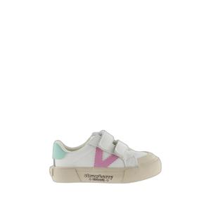 1065179-477-buty-sportowe-efektem-skory-dla-niemowlat-victoria-petalo